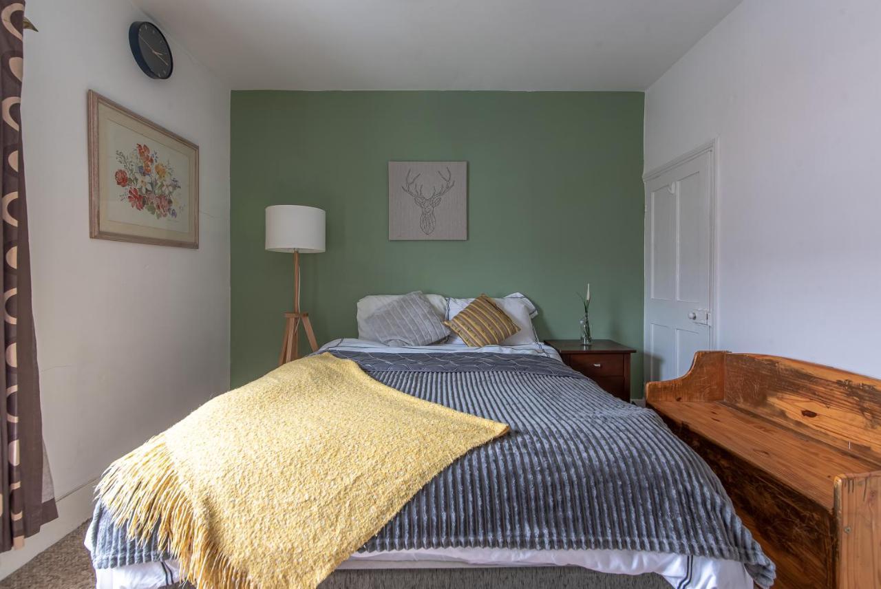 Contractors Pad - 4 Bed Town House - Cent - Free Parking Holiday home Reading