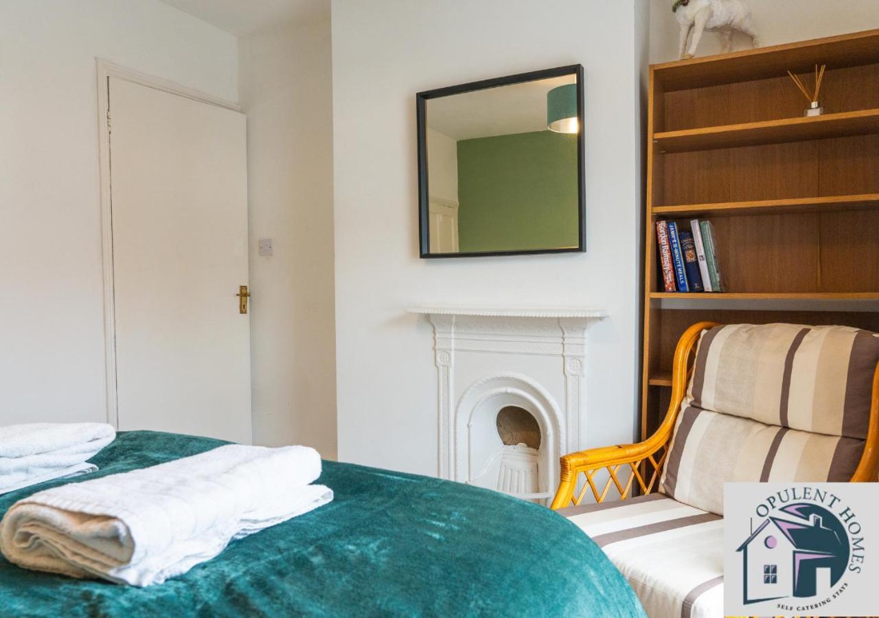 Contractors Pad - 4 Bed Town House - Cent - Free Parking Holiday home *