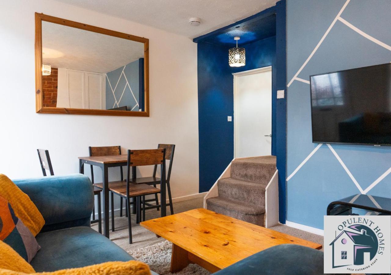 Contractors Pad - 4 Bed Town House - Cent - Free Parking Holiday home Reading
