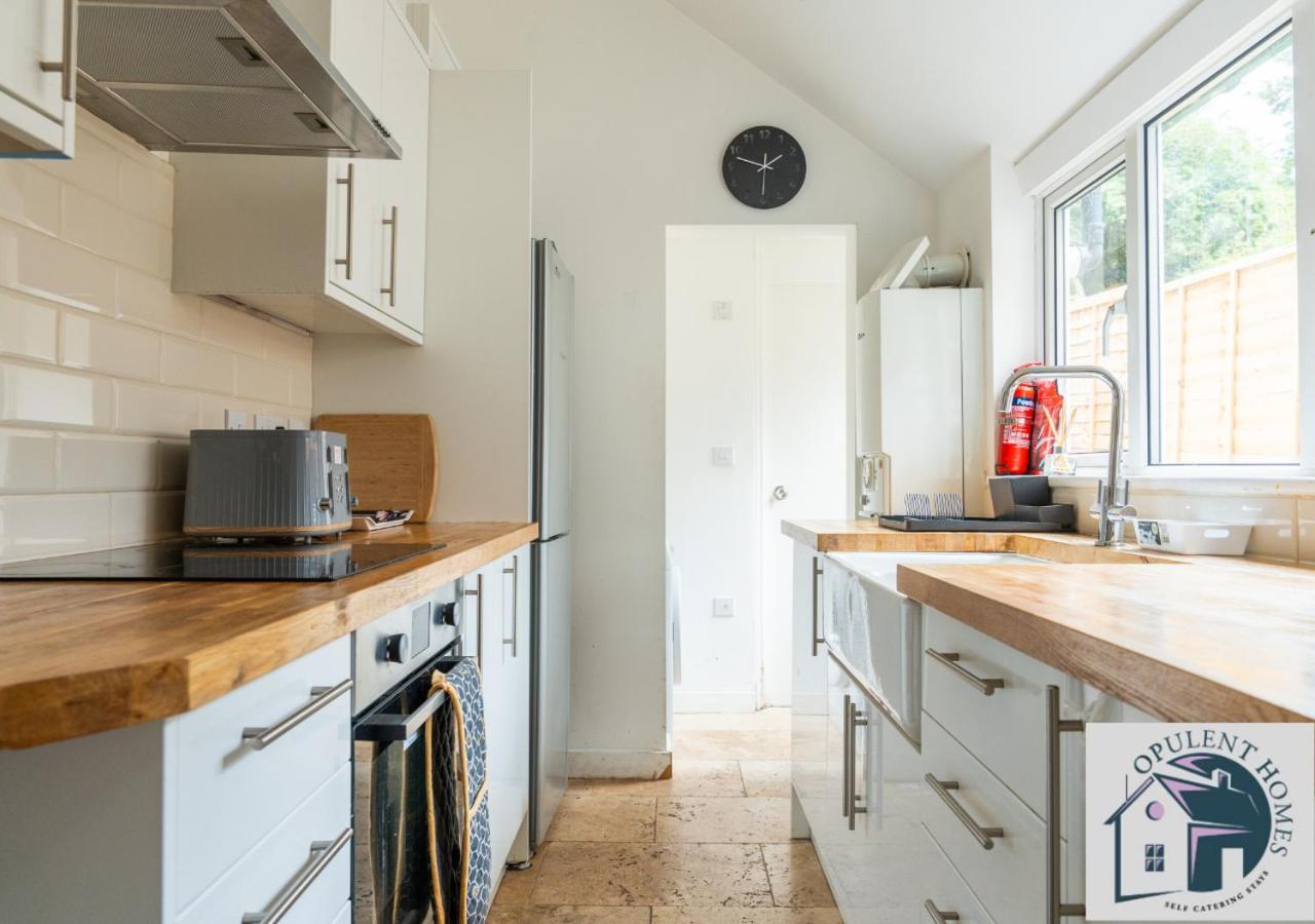 Contractors Pad - 4 Bed Town House - Cent - Free Parking Reading