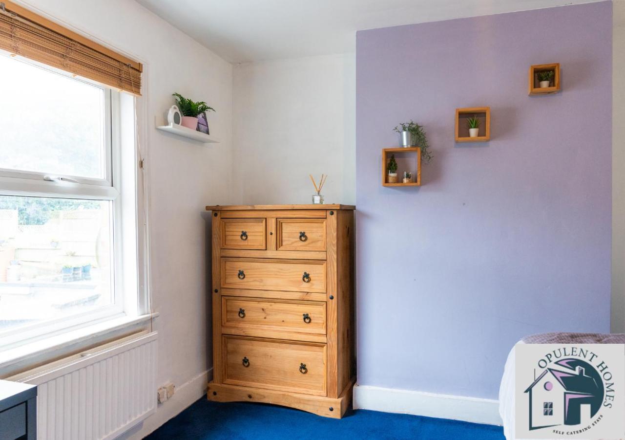 Holiday home Contractors Pad - 4 Bed Town House - Cent - Free Parking