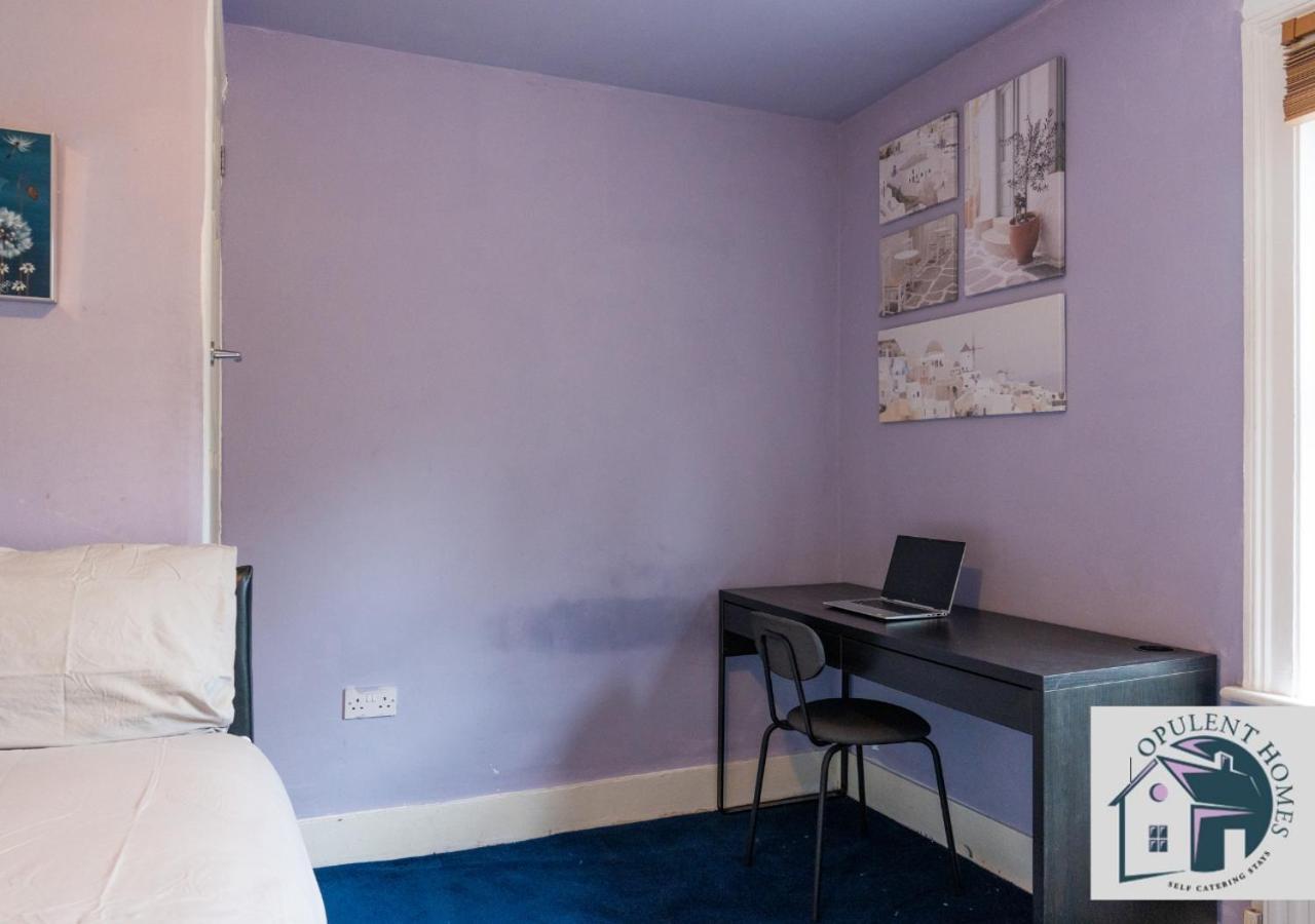 Contractors Pad - 4 Bed Town House - Cent - Free Parking *