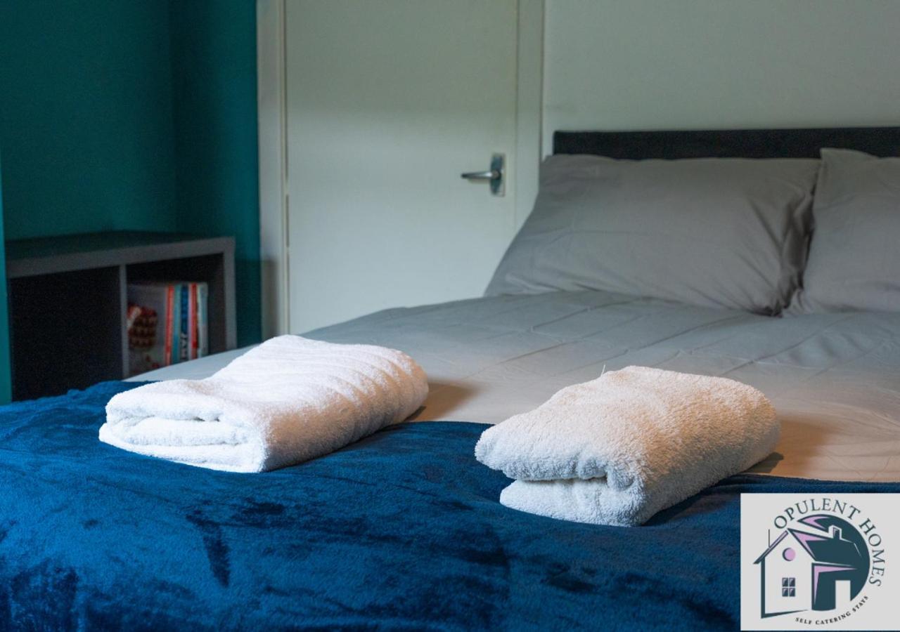 Contractors Pad - 4 Bed Town House - Cent - Free Parking Casa de Férias